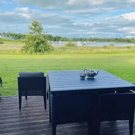 Σπίτι διακοπών 湖景度假屋lakeview Vacation Belturbet