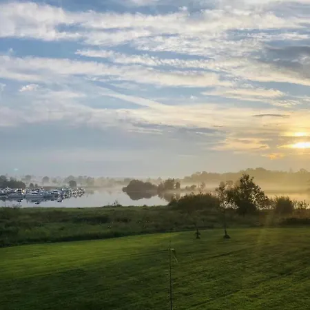 湖景度假屋lakeview Vacation * Belturbet