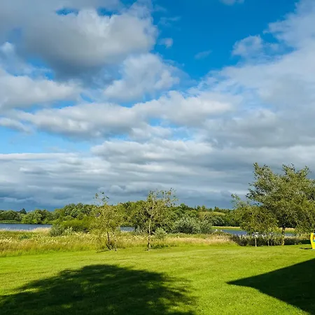 بيت للعطل 湖景度假屋lakeview Vacation Belturbet