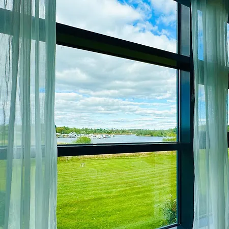 בית נופש 湖景度假屋lakeview Vacation Belturbet