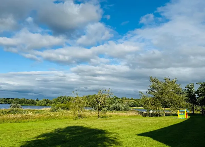 Сasa de vacaciones 湖景度假屋lakeview Vacation Belturbet